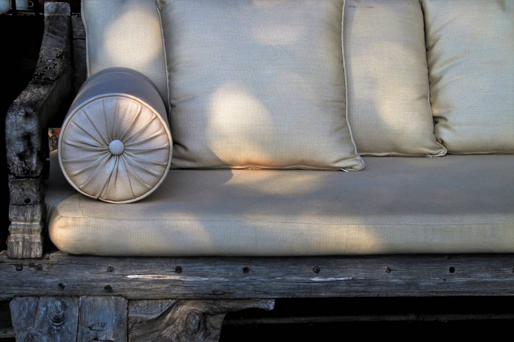Comment harmoniser vos coussins extérieurs avec votre mobilier de jardin